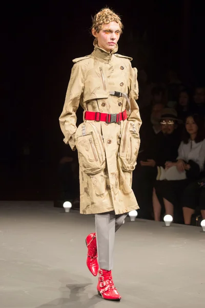 Look 19